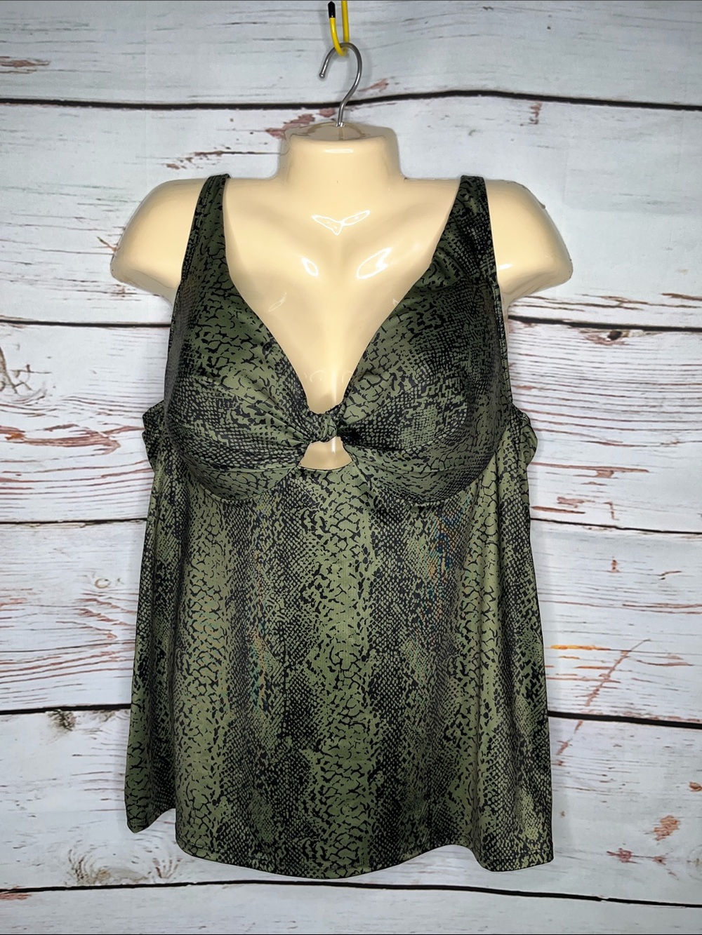 Swim by Cacique Sz 40DD Green Snakeskin Underwire Bathing Suit Tankini Swim Top